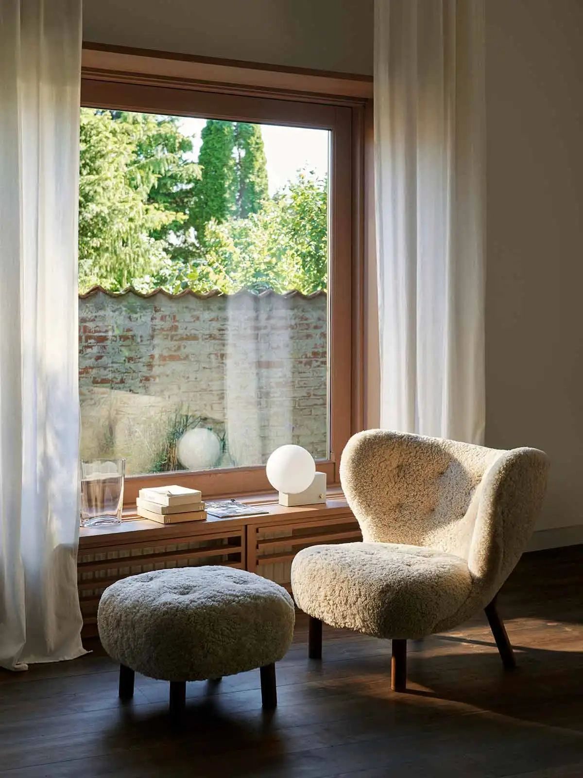 Classical Little Fitz Lounge Chair, Short Hair| DC Concept