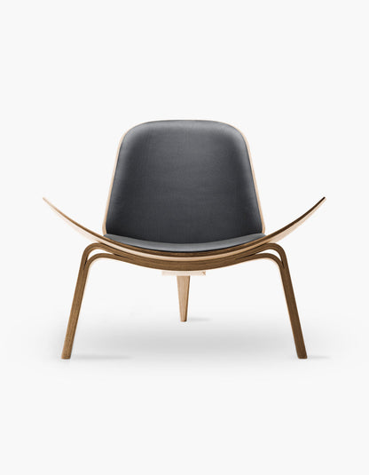 Hans Wegner CH07 Shell Chair, Black & Walnut｜ DC Concept