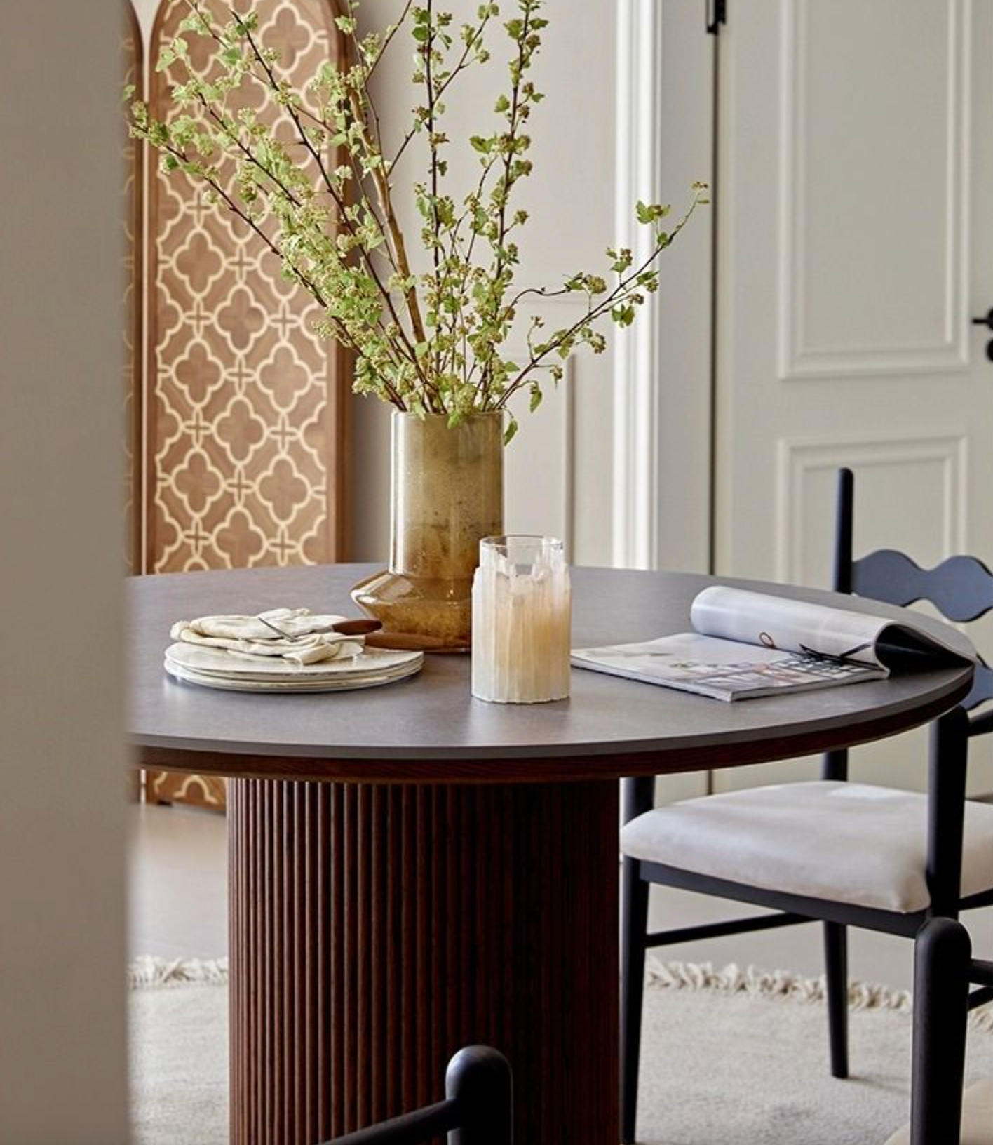 Bek Round Dining Table, Brown｜ DC Concept