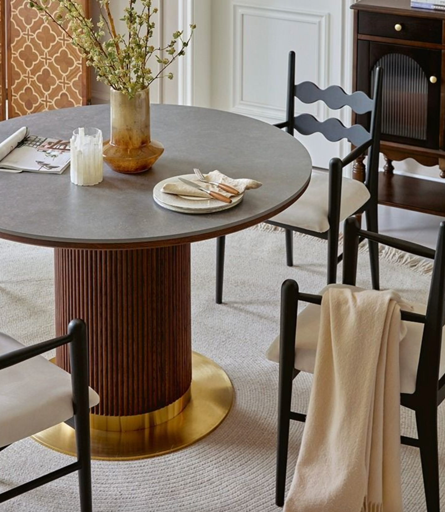 Bek Round Dining Table, Brown｜ DC Concept