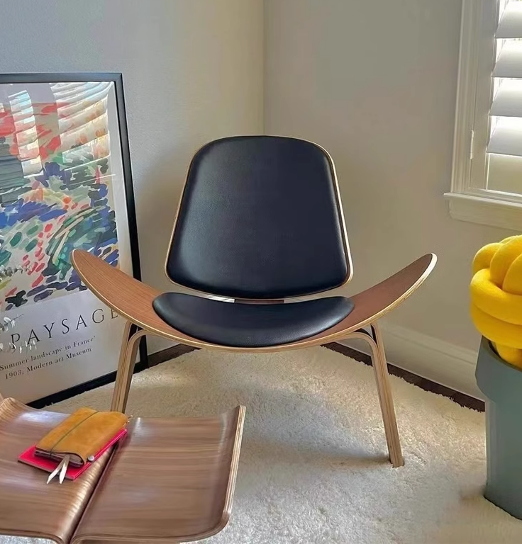 Hans Wegner CH07 Shell Chair, Black & Walnut